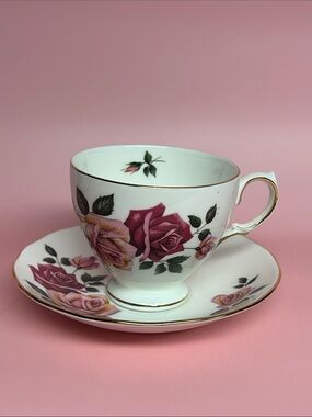 Vtg English Bone China Tea Cup & Saucer Royal Vale Pink roses Gold trim #8329